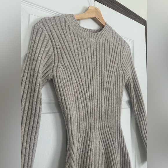 H&M Viral Sweater Dress - Picture 4 of 5